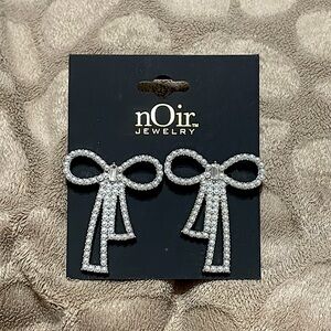 nOir- Faux Pearl Bow Earrings